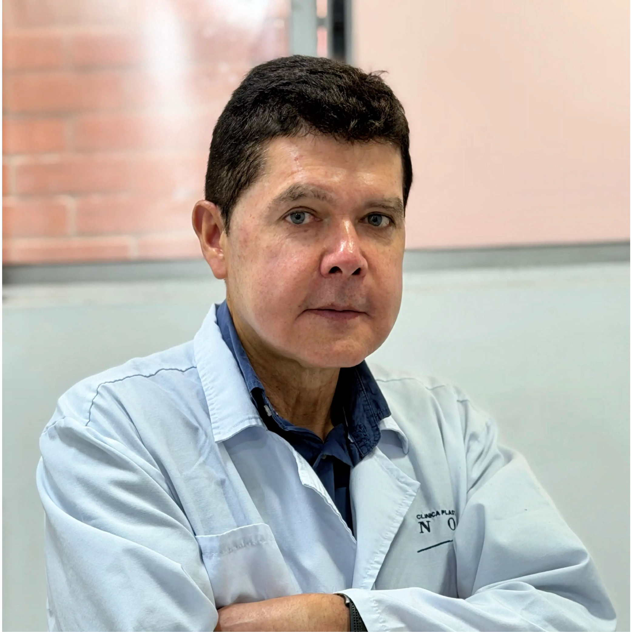 Dr Carlos Bravo